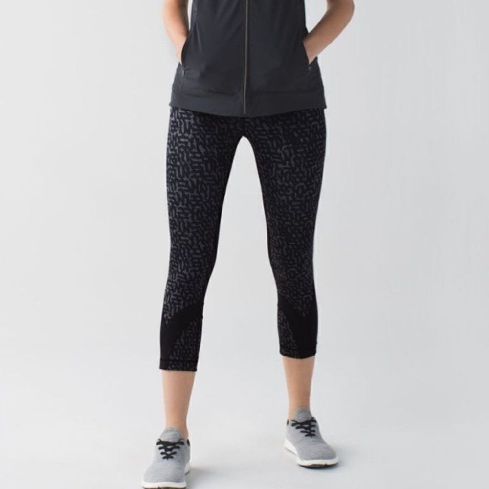 Lululemon Inspire Crop II Full-On Luxtreme Size 4